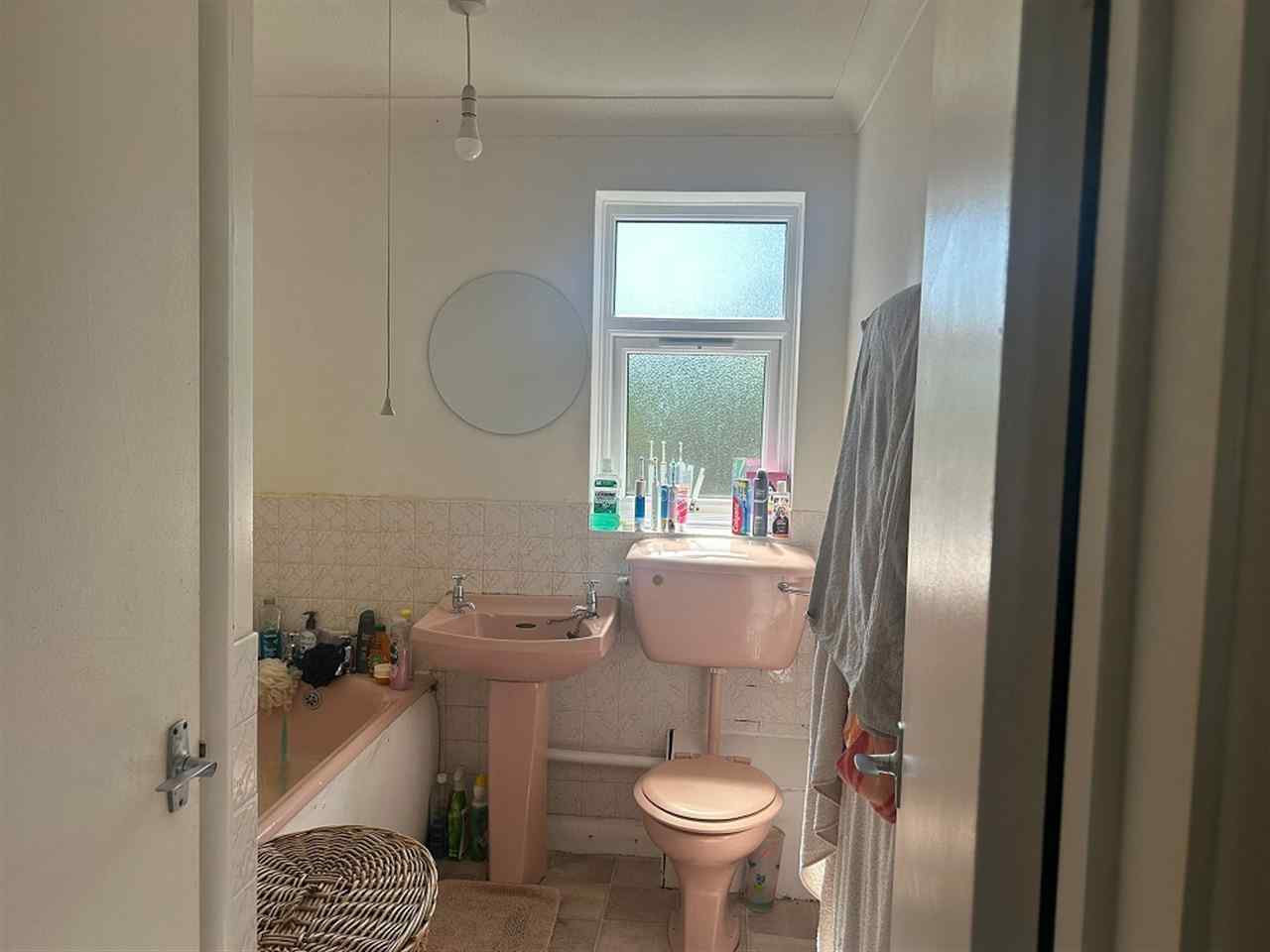 resized-2349823-Bathroom 2.jpg